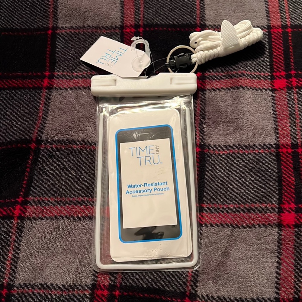NWT water resistant phone pouch